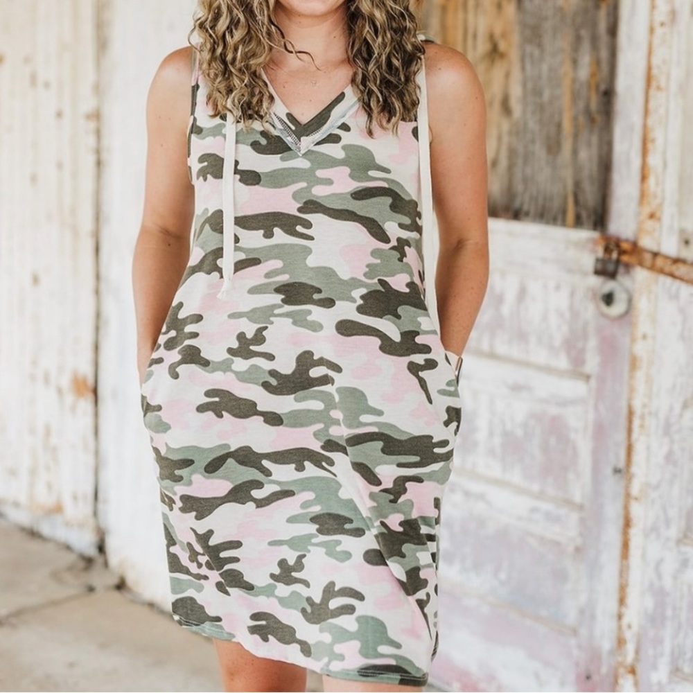Camo Hoodie Sleeveless Dress 2X. Like new.